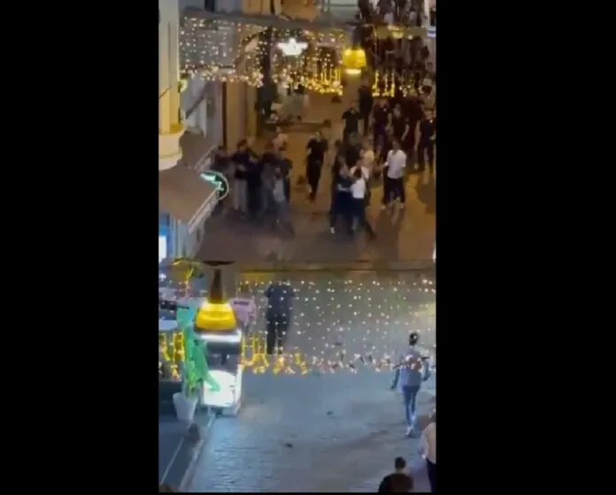 Leman’dan “Muhammed-Musa savaşı” kapağı: Polis binasını ablukaya aldı, önünde toplananlar içeri girmeye çalıştı