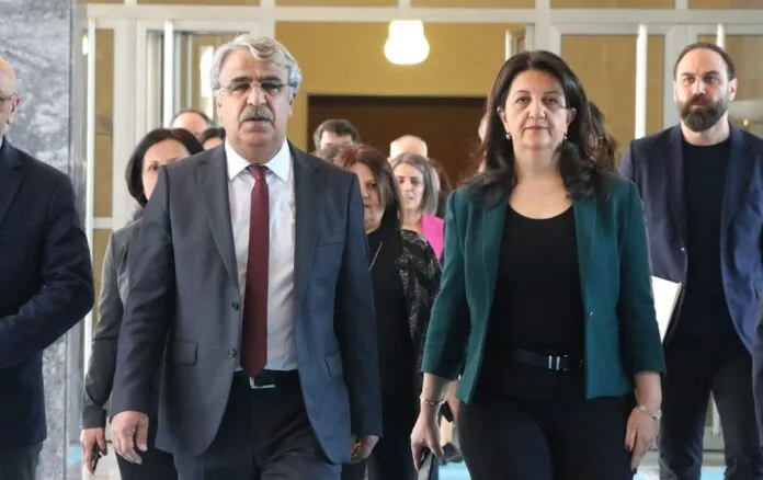 DEM Parti İmralı Heyeti’nden Öcalan’a atfedilen sözlere yalanlama: “Heyetçe sunulanlar dışında belge ve bilgilere itibar edilmemelidir”