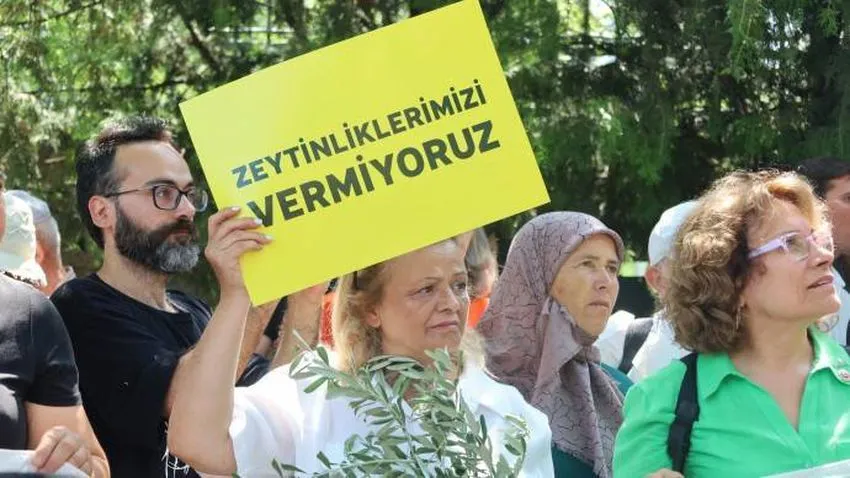 Köylüler, meclis önünde Zeytin Yasası