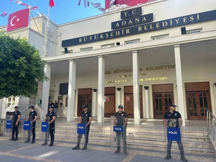 CHP’li başkanlara gözaltı operasyonu: Adana, Antalya, Adıyaman belediye başkanları gözaltına alındı