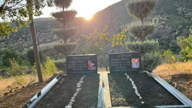 Diyarbakır’da “süreç hassasiyeti”: 2 PKK mensubunun mezar taşları aile tarafından kaldırıldı