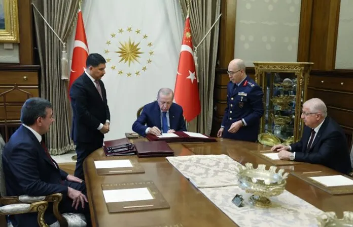 Cumhurbaşkanı Erdoğan başkanlığındaki YAŞ toplantısı sona erdi: 2,5 saat sürdü