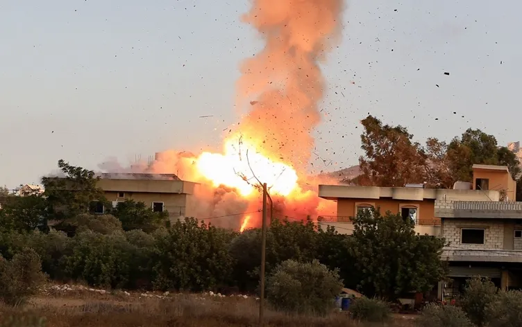 İsrail jetleri Lübnan