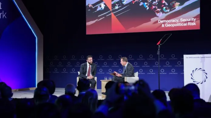 New York’ta tarihi panel: Şara, Irak’ta savaştığı ABD Generali Petraeus’un sorularını yanıtladı