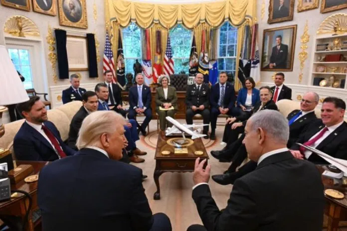 Netanyahu, Trump’ın yanında “tamam” dedi İbranice mesajında tersini söyledi