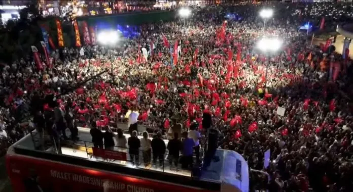 Özgür Özel, Zeytinburnu mitinginde konuştu: “Ey Erdoğan, bu meydan korkuyu evde bıraktı”
